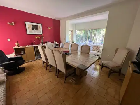 Casa 7 ambientes con 2 baños
