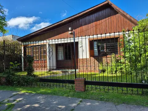 Venta Casa 3 Ambientes con jardín