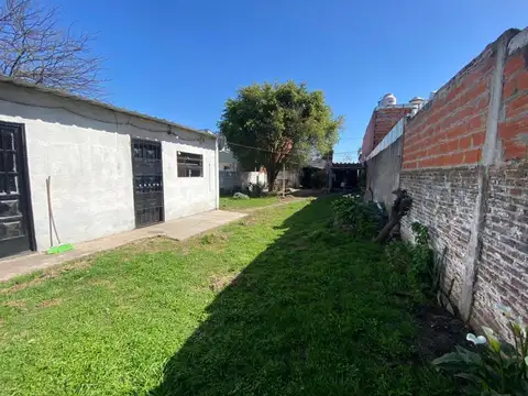 CASA EN VENTA - Morón