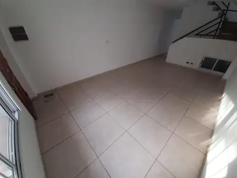 Casa en Alquiler con 1 cochera