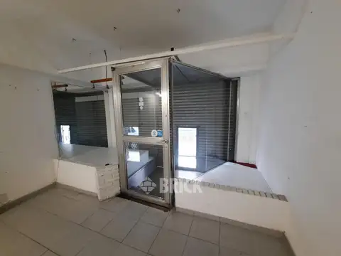 LOCAL A LA CALLE EN SARMIENTO AL 1500 - 50 M2 PATIO TOILETTE