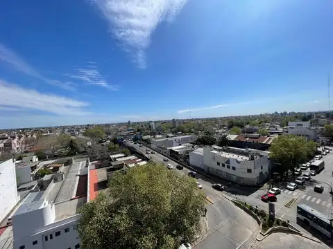 Departamento de 2 ambientes con cochera en Quilmes centro