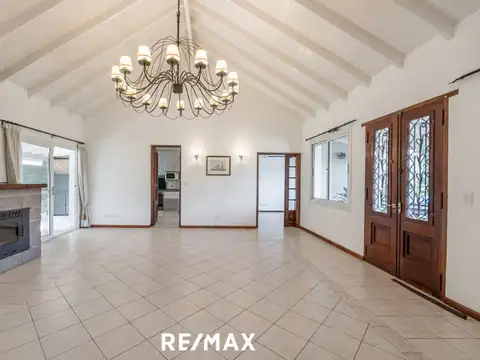 Casa en Venta con 2 cocheras