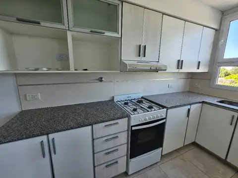 Departamento 3 ambientes c/cochera - Bernal, Av. San Martín al 200