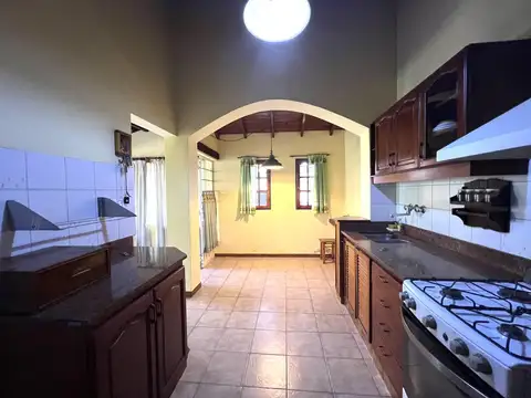 VENTA CASA LOTE PROPIO 4 AMBIENTES COCHERAS VILLA LUZURIAGA