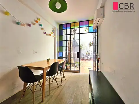 Muy linda Casa Reciclada de 3 Amb. con Pequeño Jardín y Parrilla