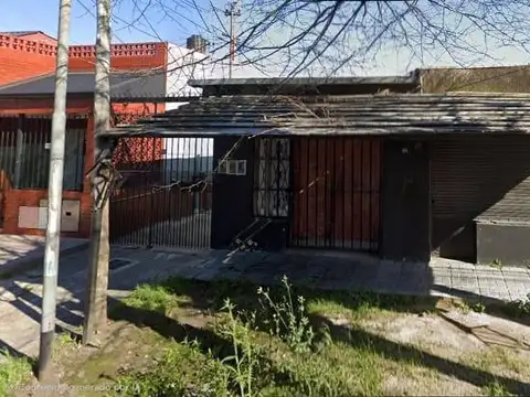 Casa multifamiliar con 2 locales en venta en Jose León Suarez