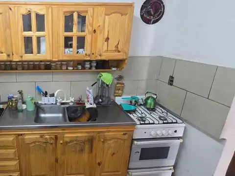 Casa 6 ambientes con 2 baños