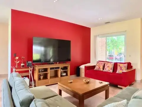 Casa 5 ambientes con 3 baños