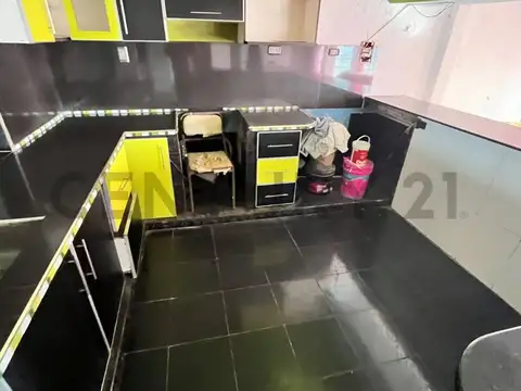 VENTA CASA EN BLOQUE 4 AMBIENTES C/PATIO Y PILETA