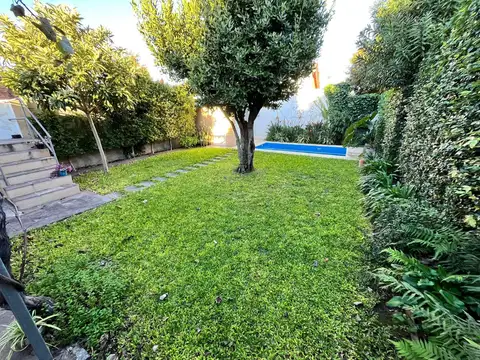 Casa en alquiler con pileta y cochera en Alberdi  Darregueira 1800 Rosario