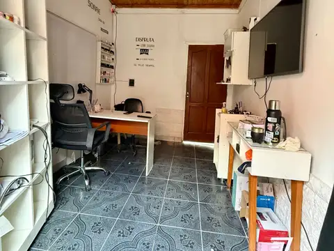 VENTA – Oportunidad Única en Salta: Casa + 2 Locales Comerciales con Renta Potencial a metros de Av. 100