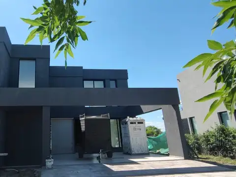 CASA EN VENTA VISTA  AL  GOLF EN CANTON GOLF