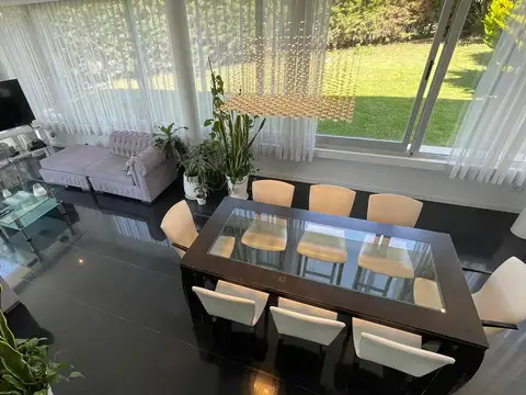 Casa 6 ambientes con 3 baños