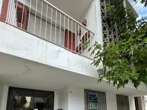 55 Entre 4 Y 5 , Piso PB