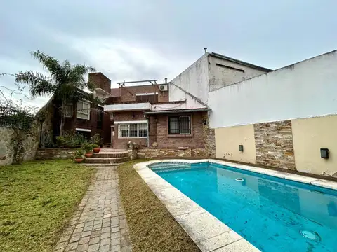 VENTA CASA 6 AMBIENTES MARTIN CORONADO CON COCHERA