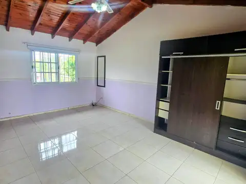 Casa 4 ambientes con 2 baños
