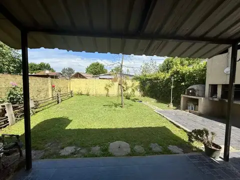 Venta chalet 4 ambientes c/ cochera Pilar Centro