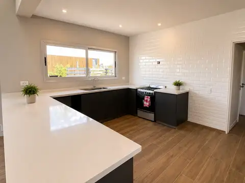 Casa 5 ambientes con 2 baños