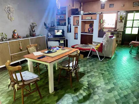 Ameghino Nº 235 e/ Pilar