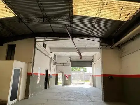 Depósito en venta - 2 Baños - Cochera - 320Mts2 - Ituzaingó