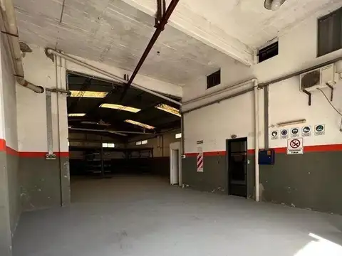 Depósito en venta - 2 Baños - Cochera - 320Mts2 - Ituzaingó