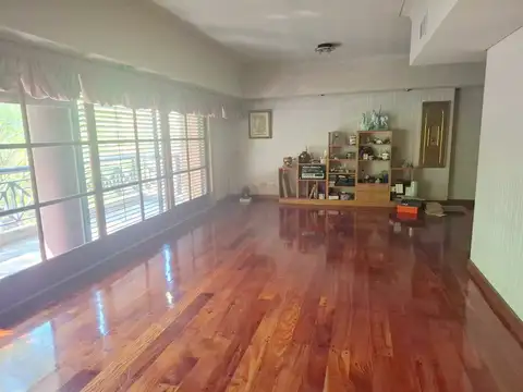 Avenida José María Moreno 400