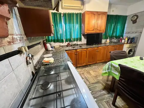 Departamento 5 ambientes con 2 baños