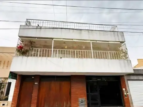 CASA EN VENTA PASAJE CALDERON AL 6200 WILDE CENTRO