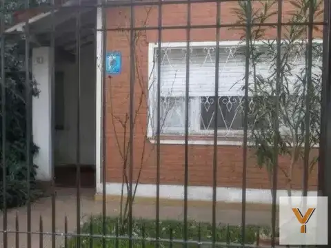 Casa 5 ambientes con 1 baño