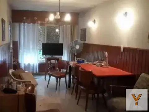 Casa Venta 4 dormitorios 1 baño - 210mts2 totales 180mts2 cubiertos- Banfield