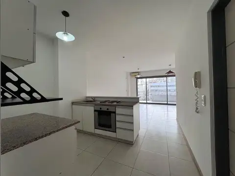 2 AMBIENTES CON AMPLIO BALCÓN.