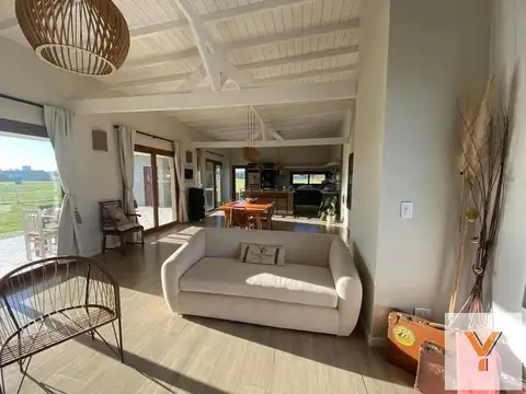 Casa 4 ambientes con 3 baños