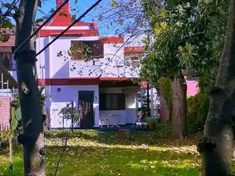 Casa 5 ambientes con 2 baños