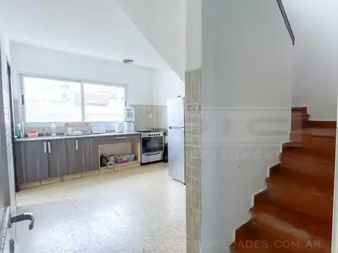 Gervasio Posadas  al 2300 entre Marconi y Villate