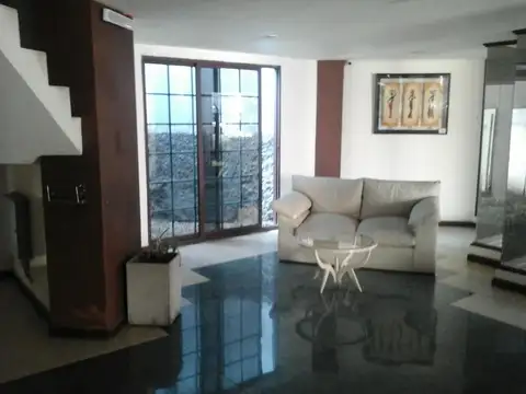 Departamento de 3 ambientes cercano a Universidad