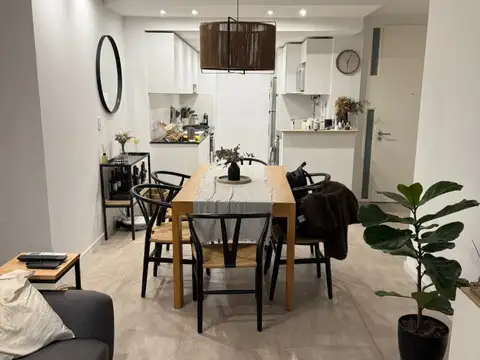 Excelente unidad de dos dormitorios, patio exclusivo, 1 cochera