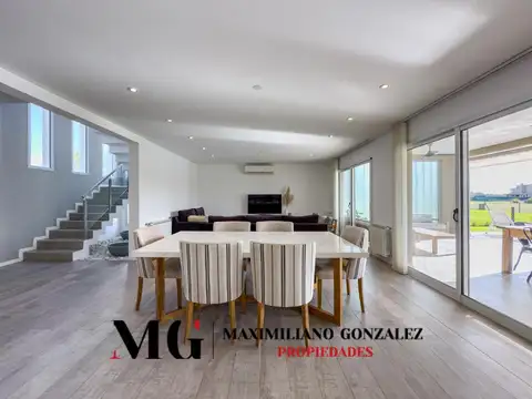 Casa en Alquiler con 1 cochera