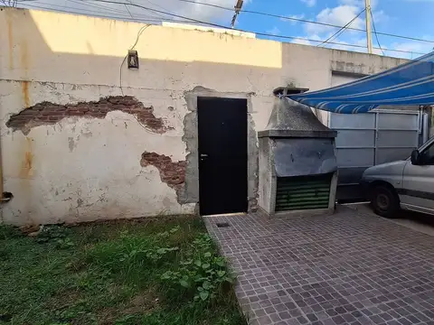 Venta casa 5 ambientes Piñeyro Avellaneda cochera