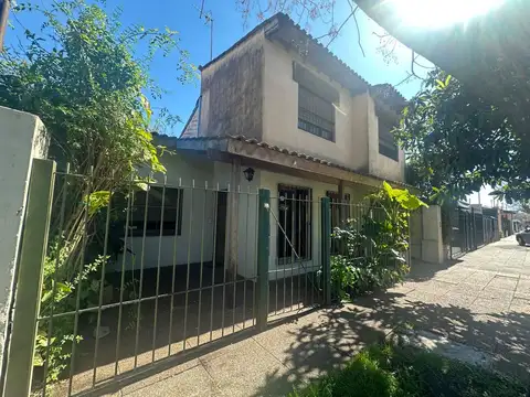 Casa en venta 5 ambientes en Béccar.