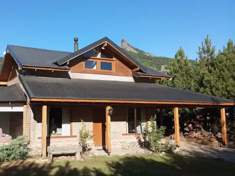 casa 3 ambientes en venta en Meliquina con parque