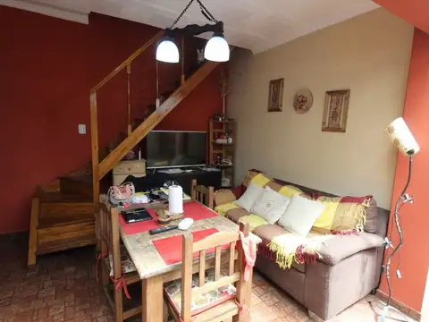 Depto Tipo Casa 3 ambientes con 2 baños