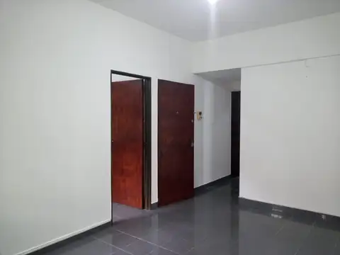 Departamento dos ambientes, PB con patio a 3 cuadras estación Chilavert