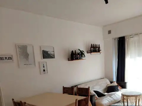 DOS AMBIENTES A LA CALLE CON BALCON SALIENTE SOBRE VEREDA  DE SOL