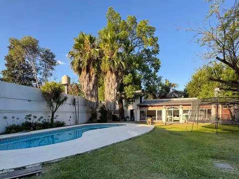 Venta Casa 5 Amb. sobre Doble Lote con Piscina