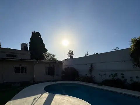Casa en Venta con 3 cocheras