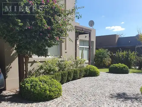 Casa en Venta con 1 cochera