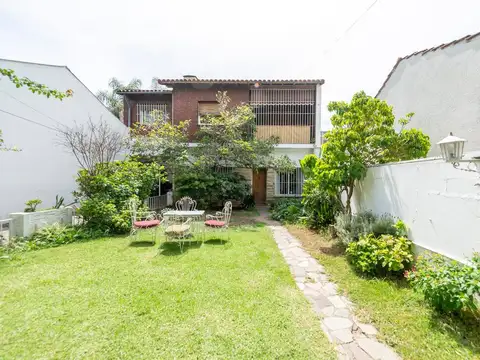 Casa en Venta con 3 cocheras