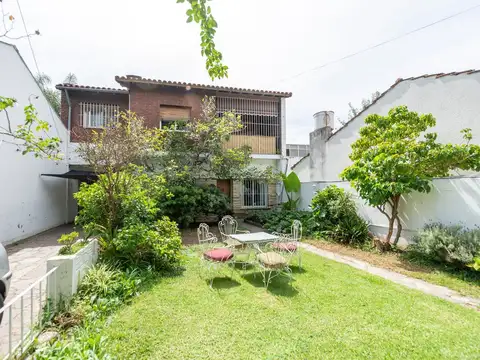 Casa multifamiliar Venta 7 amb. con jardin-Olivos