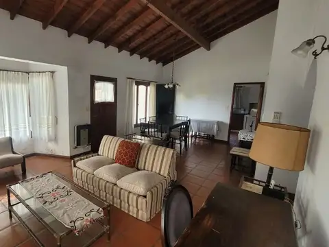 Casa 3 ambientes con 2 baños